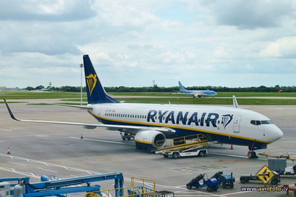 Boeing 737-8AS